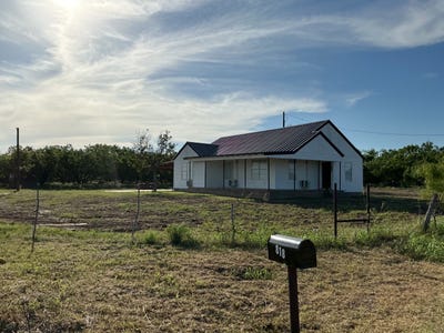 /international/us/818-county-road-195-winters-tx-110109008124/