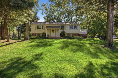 /international/us/1-high-hill-east-setauket-ny-110120451737/