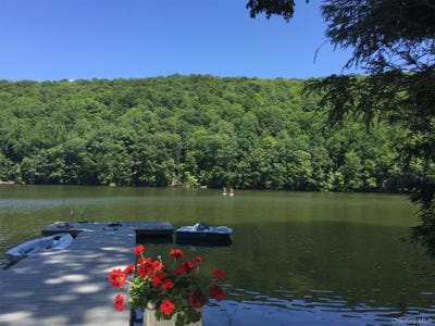 /international/us/49-twin-lakes-road-south-salem-ny-110104974837/