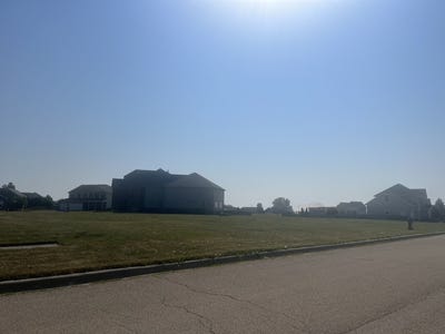 /international/us/235-saint-andrews-drive-dekalb-il-110090766491/