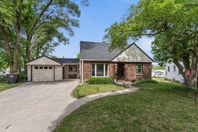 /international/us/10924-w-marion-st-wauwatosa-wi-110108552683/