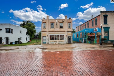 /international/us/205-s-west-ave-lyons-ks-110108031153/