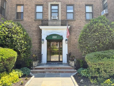 /international/us/222-7th-street-garden-city-ny-110108427515/