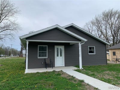 /international/us/101-n-railroad-street-patoka-il-110106947878/