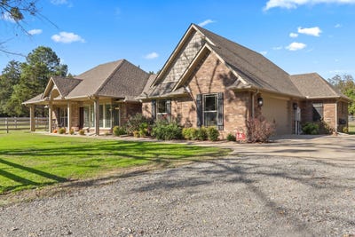 /international/us/21748-coggins-rd-poteau-ok-110103439128/