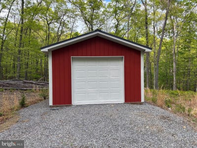 /international/us/64-trout-pass-park-road-mathias-wv-110107781672/