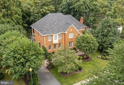 /international/us/8085-crooked-oaks-court-gainesville-va-110120096899/