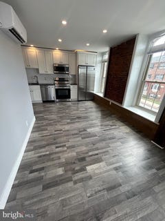 /international/us/13-n-4th-ave-royersford-pa-110107955156/