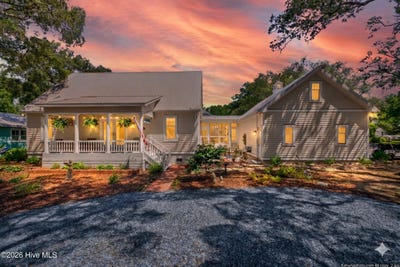 /international/us/502-w-brown-street-southport-nc-110108603832/