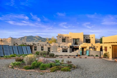 /international/us/5-calle-de-valerio-ranchos-de-taos-nm-110105767526/