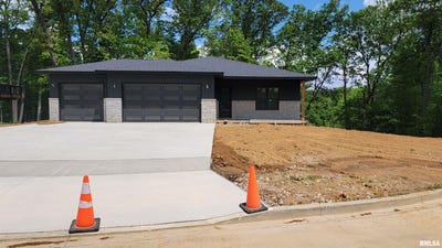 /international/us/124-rosemary-lane-germantown-hills-il-110099875856/