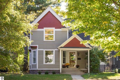 /international/us/423-fifth-street-traverse-city-mi-110108226139/