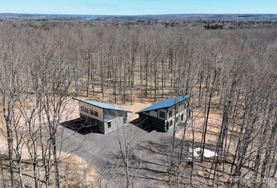 /international/us/15710-coles-creek-road-atlantic-mine-mi-110092527668/