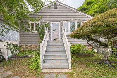 /international/us/39-willow-road-rocky-point-ny-110101328355/