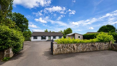 /international/ie/cloneen-castlecomer-tipperary-210109867019/