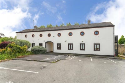 /international/ie/4-the-old-school-house-saggart-dublin-210109672515/