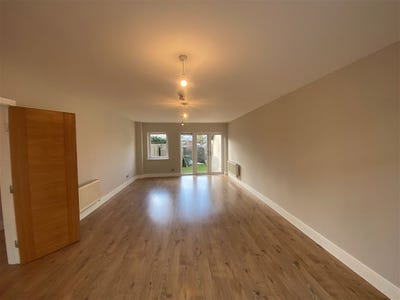 /international/ie/9-churchwell-grove-dublin-13-dublin-210110353424/