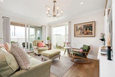 /international/ie/apt-4-low-rock-apartments-coast-road-malahide-dublin-210119718620/