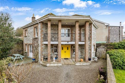 /international/ie/hollytree-house-main-street-slane-meath-210109678118/