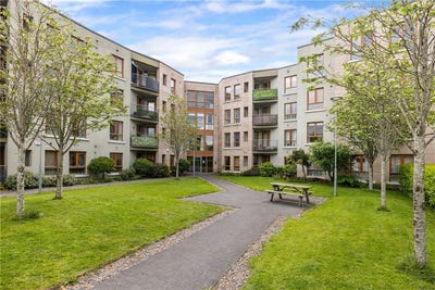 /international/ie/131-crannog-granitefield-manor-rochestown-avenue-dun-laoghaire-dublin-210110141536/