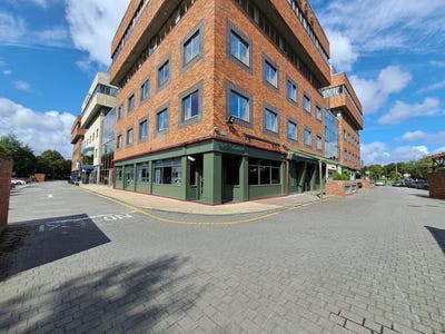 /international/ie/restaurant-unit-the-plaza-hotel-complex-belgard-road-24-dublin-24-dublin-210109685803/
