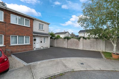 /international/ie/69-curragh-finn-kildare-town-kildare-210110353513/