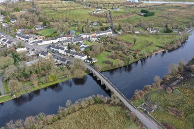 /international/ie/main-street-carrick-on-shannon-roscommon-210109683802/
