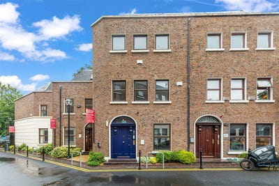 /international/ie/8-windsor-place-pembroke-street-lower-dublin-2-dublin-210109671080/