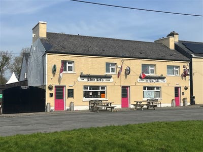 /international/ie/monivea-village-co-galway-210109683938/
