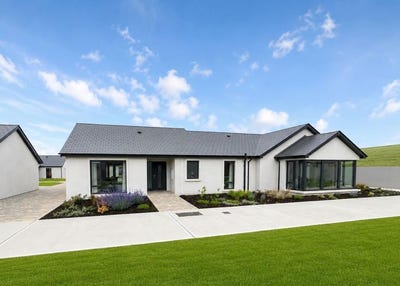 /international/ie/the-courtyard-heritage-village-killenard-laois-210109680362/