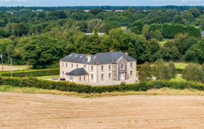 /international/ie/friarspark-house-friarspark-trim-meath-210109681152/