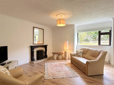 /international/ie/11-rockbarton-court-salthill-galway-210109682335/