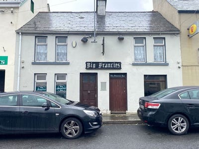 /international/ie/-big-francie-s-bar-main-street-ardara-donegal-210109674296/