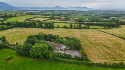 /international/ie/warrudi-house-liscahane-east-tralee-kerry-210109680400/