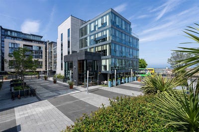 /international/ie/1-harbour-view-crofton-road-dun-laoghaire-dublin-210109686028/