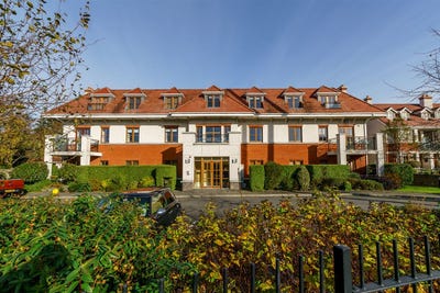 /international/ie/8-cairnbrook-hall-glenamuck-road-dublin-18-dublin-210110141370/
