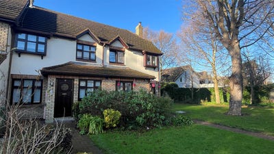 /international/ie/brooklawn-wood-stradbrook-road-blackrock-louth-210109682957/