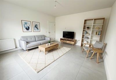/international/ie/5-bower-court-prosperous-kildare-210119619217/