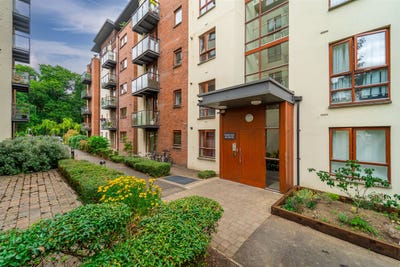 /international/ie/159-temple-court-northwood-santry-dublin-9-dublin-210110430871/