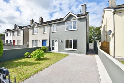 /international/ie/7-cloverfield-listowel-kerry-210119718738/