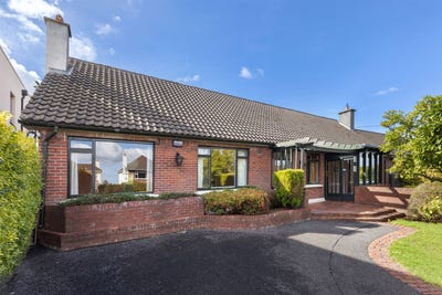 /international/ie/39-hainault-road-dublin-18-dublin-210110402529/