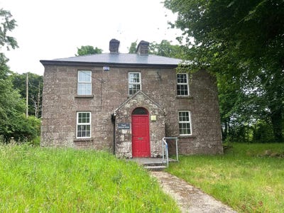 /international/ie/former-garda-station-muckanagh-glenisland-castlebar-mayo-210120035797/