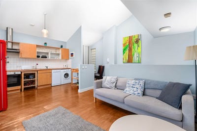 /international/ie/23-scarlet-row-essex-street-west-dublin-8-dublin-210109686297/