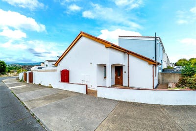 /international/ie/32a-ralahine-ballybrack-dublin-210109784314/