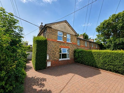 /international/ie/12-sallynoggin-villas-glenageary-road-upper-glenageary-dublin-210109744849/