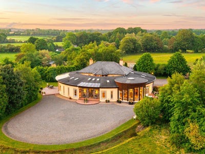 /international/ie/st-john-s-grove-gilltown-kilcullen-kildare-210109679419/