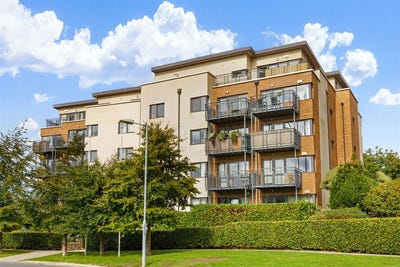/international/ie/17-the-crescent-carrickmines-manor-dublin-18-dublin-210110163679/