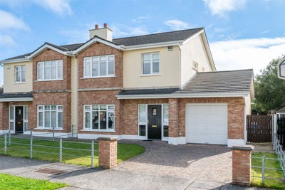 /international/ie/42-crotanstown-grange-green-road-curragh-kildare-210110330295/