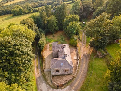 /international/ie/the-old-school-house-ballycumber-tinahely-wicklow-210110093491/