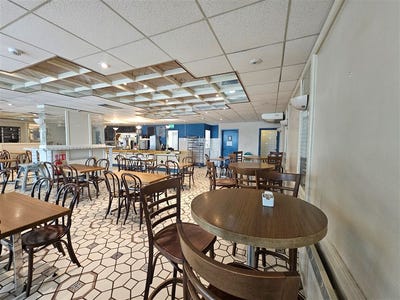 /international/ie/unit-15-16-rathfarnham-shopping-centre-dublin-14-dublin-210110205382/